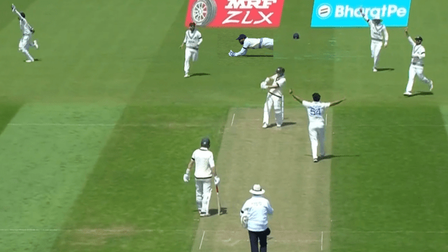 CRICCRANK - 2023-06-07T184442.091 Warner trapped on the ball of Shardul Thakur, Bharat caught amazing catch by jumping in the air, OUT for 43 runs
