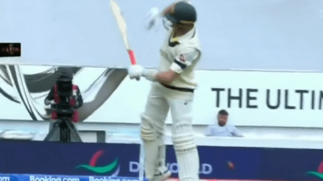 Mo. Siraj's 143 km. Labushen lost his senses on the rocket speed bouncer! left bat