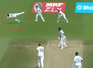 Virat Kohli leaped in the air by Smith amazing CATCH