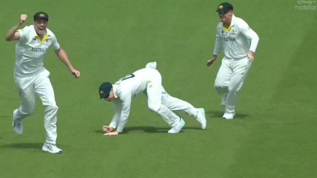 Virat Kohli leaped in the air by Smith amazing CATCH