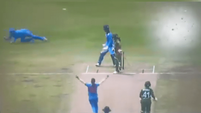 Umpire gave NOT OUT  to Deepti Sharma's tremendous catch, India Women won by 7 wkts