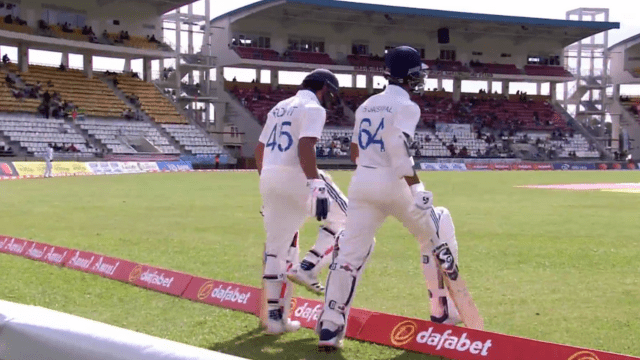 Rohit Sharma showed aggressive attitude, hit straight fours like an arrow, rained fours, Jaiswal's half-century