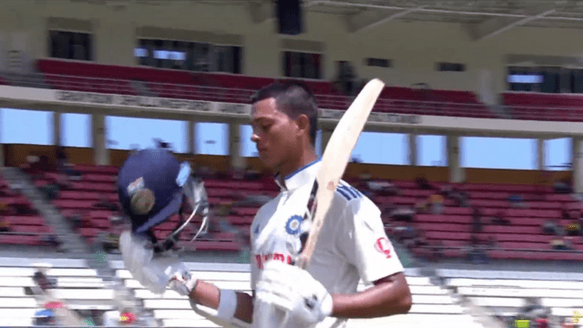 Yashasvi Jaiswal became emotional after missing the double century, tears in his eyes, Virat explained