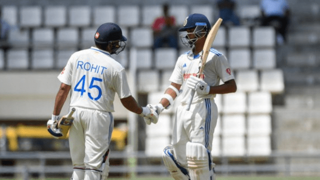 Yashasvi Jaiswal hit West Indies with 8 fours and 1 six, completed half-century with fours