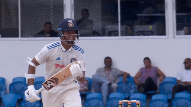 Yashasvi Jaiswal hit West Indies with 8 fours and 1 six, completed half-century with fours