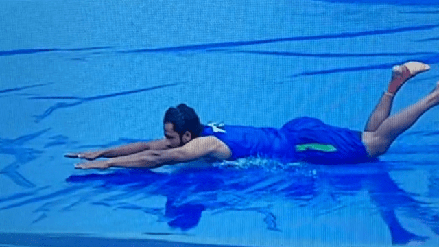Hasan Ali was seen having fun in the rain in Sri Lanka, copied Chahal's style, imitated, first slipped and then struck a pose