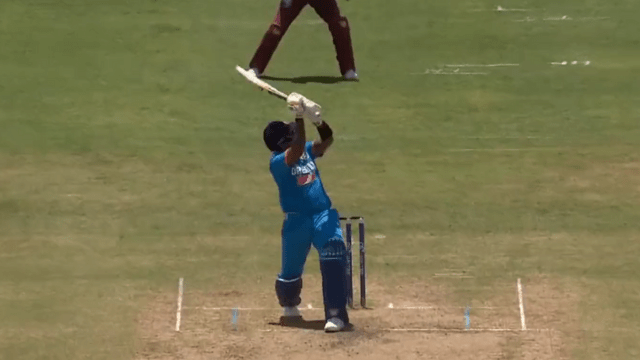 Suryakumar mistakenly wore Sanju Samson's jersey and then got the ball done Surya Namaskar, showed enthusiasm