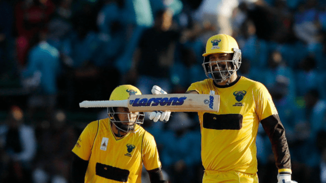 Yusuf Pathan hit 3 fours and 1 four in Mo Aamir's 1 over, hitting 80 runs