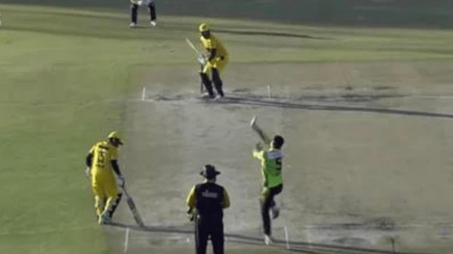 Yusuf Pathan and Hafeez did Mo. Aamir was beaten, then clapped fiercely, 42 runs were looted in 2 overs