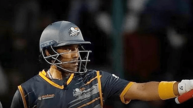 Robin Uthappa wreaked havoc by hitting 6 sixes and 8 fours, Mujeeb hit 28 runs in 1 over, created history by playing an inning of 88 runs.