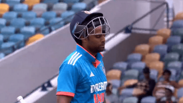 Suryakumar Yadav flopped again, Alik took a tremendous catch by leaping in the air, set on a score of 24