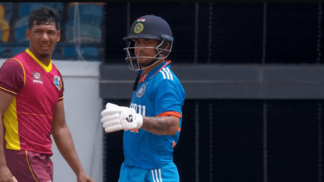 India reduced to 181 runs, Virat and Chahal looked on helplessly, seen in extra man's jersey