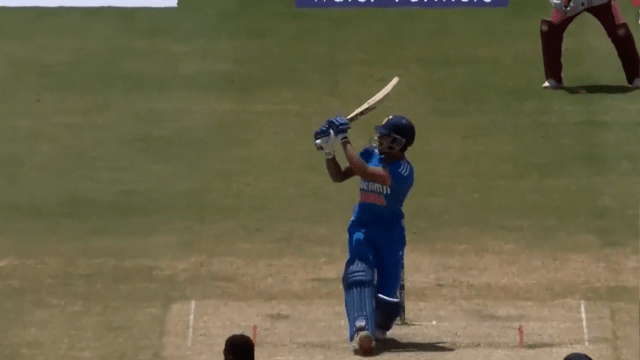 Tilak Verma wreaked havoc by hitting 39 runs, hit 2 consecutive sixes on Joseph's 146 km speed ball, Joseph kept staring