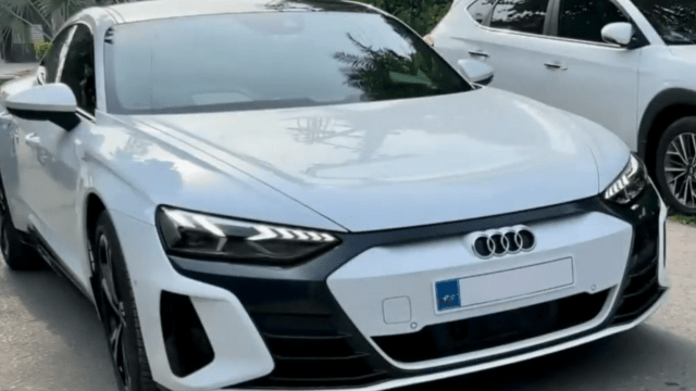 Babar Azam got an Audi GT car worth 8.1 crores, started driving wearing slippers, competing with Dhoni