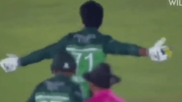 Naseem Shah snatched victory from the jaws of AFG by hitting a four, celebrating by throwing the bat, Farooqi lost his senses