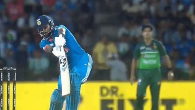 Hardik hit Nawaz's six on his knees, the stadium echoed with the tune of Ram-Siyaram