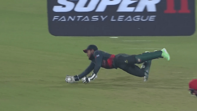 Mushfiqur Rahim jumped in the air like an eagle and grabbed Zadran's catch, became rich, got so much money