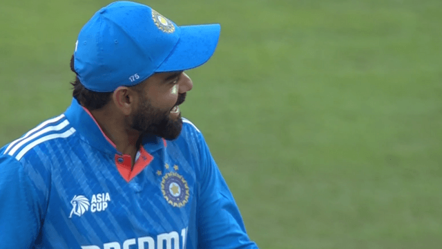 Virat Kohli jumped 2.8 meters in the air and caught Ashif's amazing catch with one hand, took revenge for the second over.