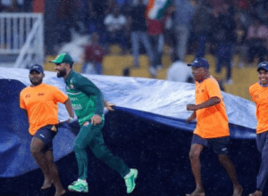 With the arrival of rain, Fakhar Zaman jumped in joy, started helping the ground staff, took cover himself and ran away.