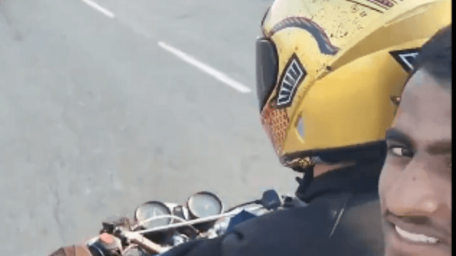 Dhoni gave a lift to the young cricketer, the bike flew at a speed of 100 km