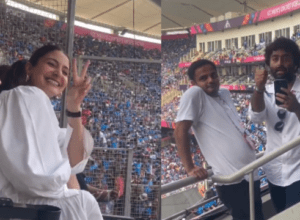 Arijit Singh took a photo of Anushka Sharma in the stadium, Anushka gave this reaction